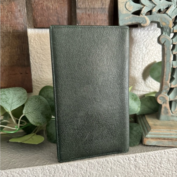 Louis Vuitton Taiga Porte Valeurs Wallet In Dark Green - Picture 2 of 14